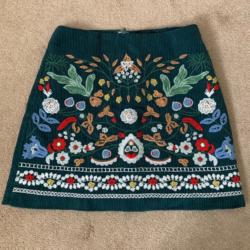 Green embroidered mini skirt